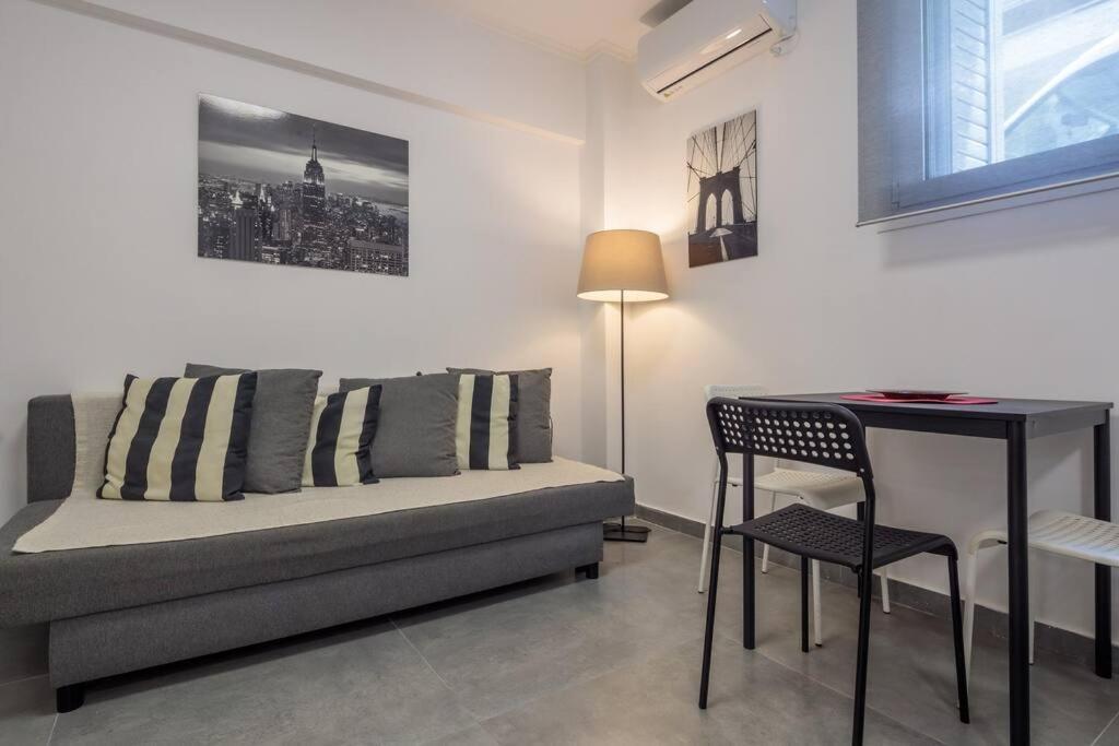 Hilton Area Brand New Comfortable Apartment Athens Luaran gambar