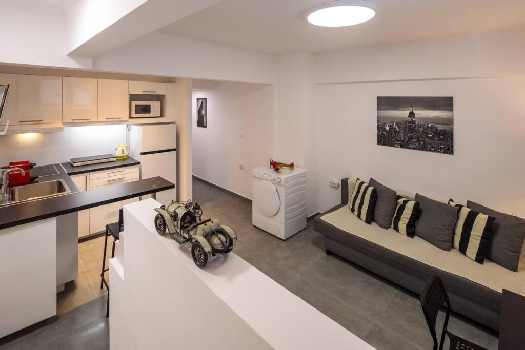 Hilton Area Brand New Comfortable Apartment Athens Luaran gambar