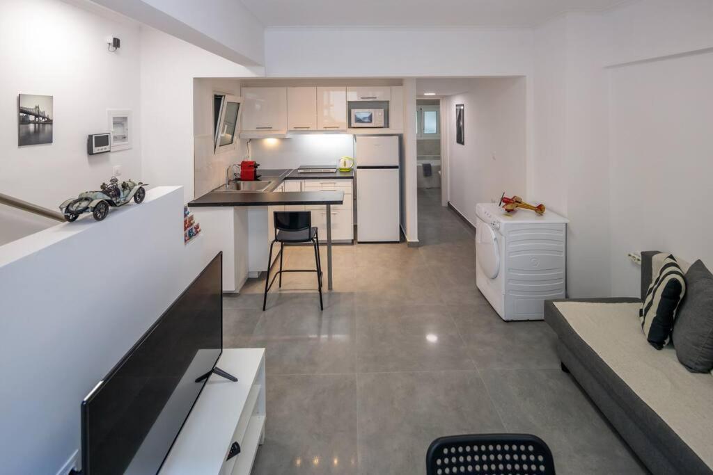 Hilton Area Brand New Comfortable Apartment Athens Luaran gambar